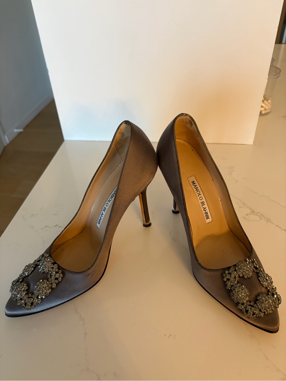 MANOLO BLAHNIK HANGISI PUMPS - Picture 4 of 6